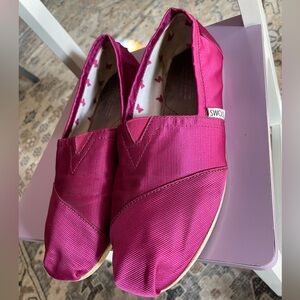 Shimmer Pink TOMS Women’s 8.5 Sateen Pink
